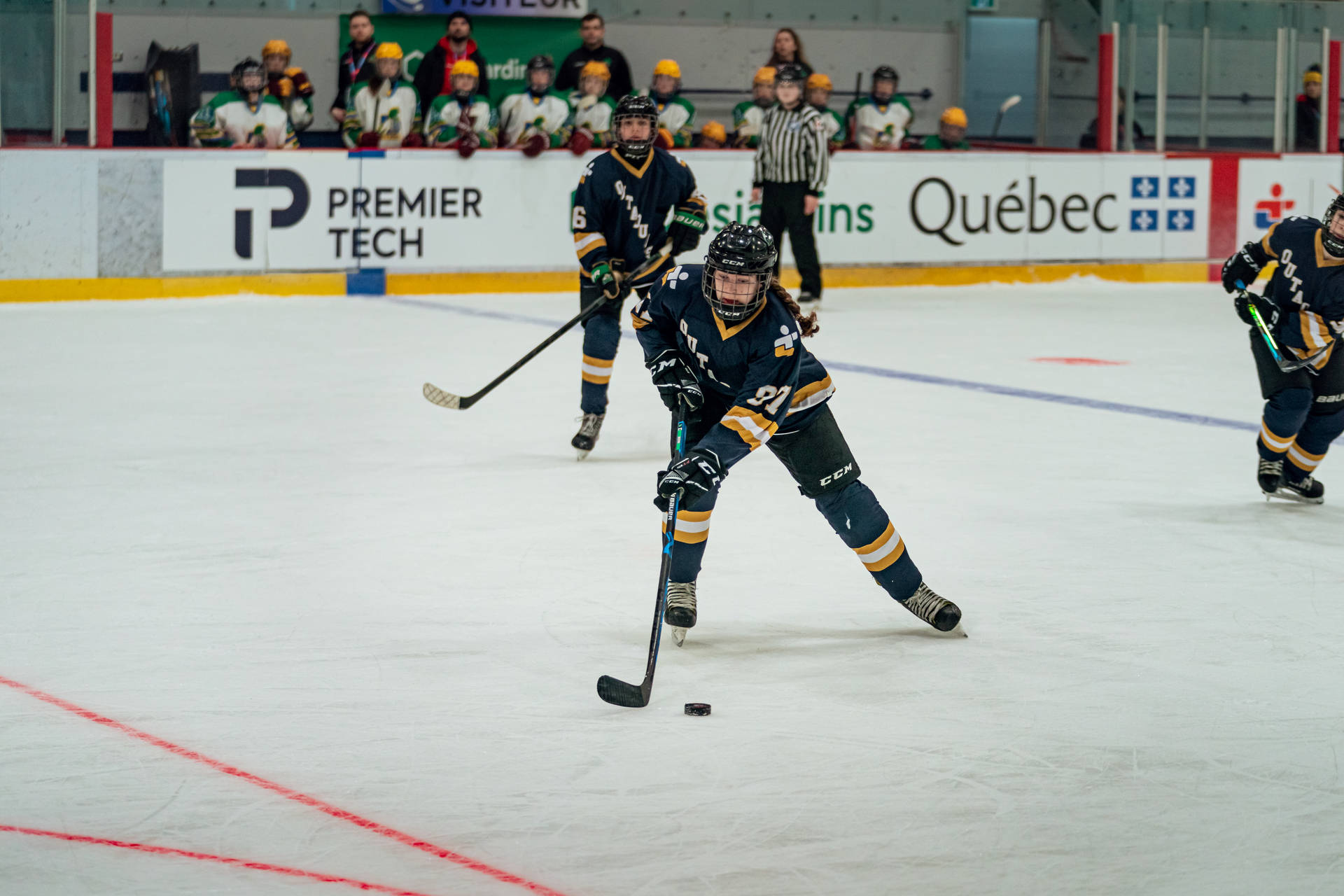 Une joueuse de hockey sur la glace au Centre Premier Tech