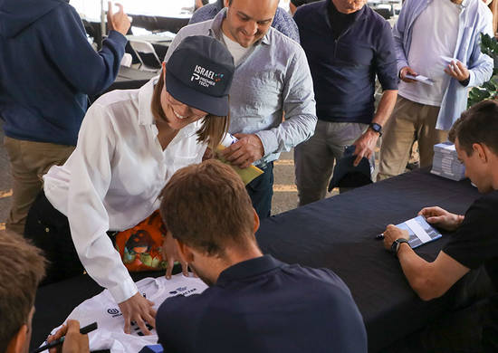 Israel - Premier Tech during a autographs session